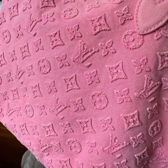 Louis Vuitton Monogram Neverfull in Rose Denim. - Picture 7 of 13